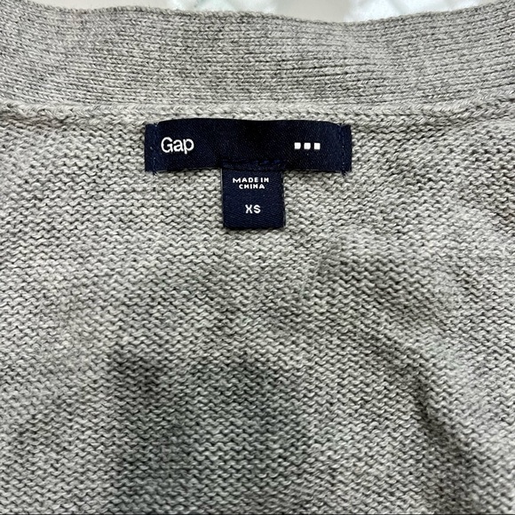 GAP Gray Cardigan - Picture 2 of 3